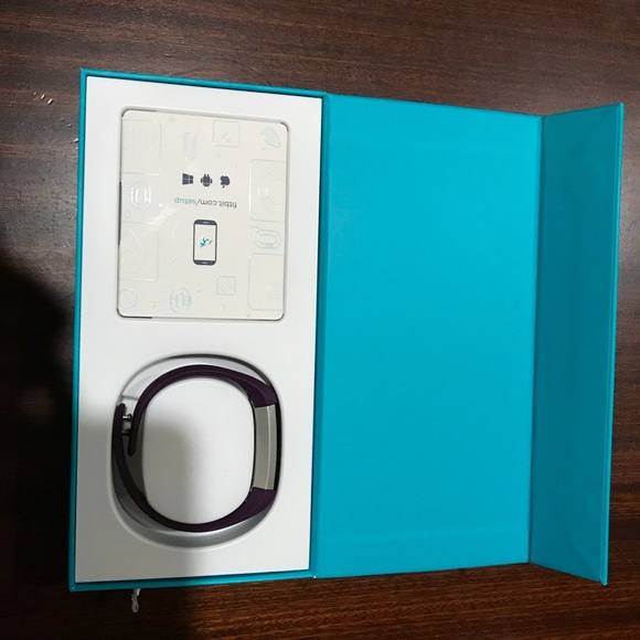 NWT FitBit Alta in Plum - Picture 6 of 7